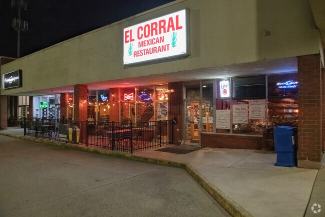 El Corral at Decatur Plaza Shopping Center is a casual Mexican restaurant popular in Lakeridge.