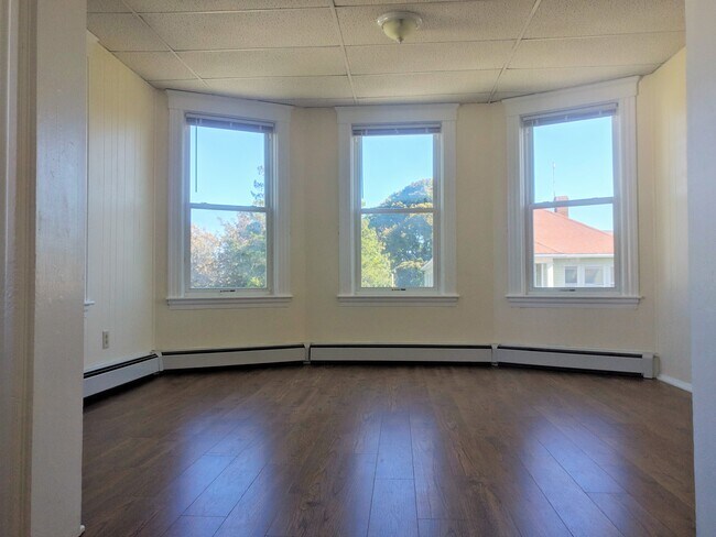 32 Douglas St unit 3, Worcester, MA 01603 - photo 3