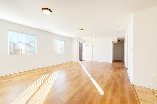631 E 78th St, Los Angeles, CA 90001 - photo 2