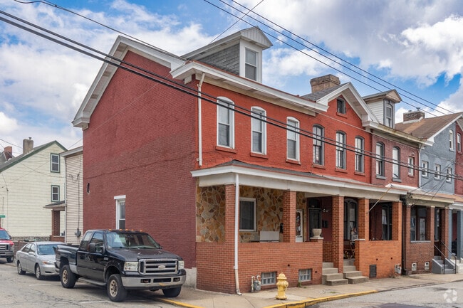 Townhouses are the main architectural style in Sharpsburg.