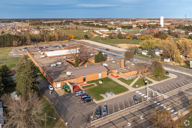 Isanti Primary School (grades Pre-K to 2) serves around 432 young learners — a cozy size to feel part of a community.