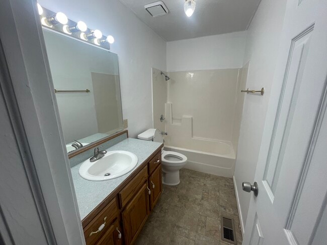 317 S Market St, Nixa, MO 65714 - photo 3