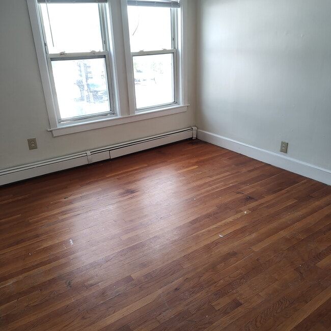 327 Wood Ave unit Wood Ave 3, Hyde Park, MA 02136 - photo 2