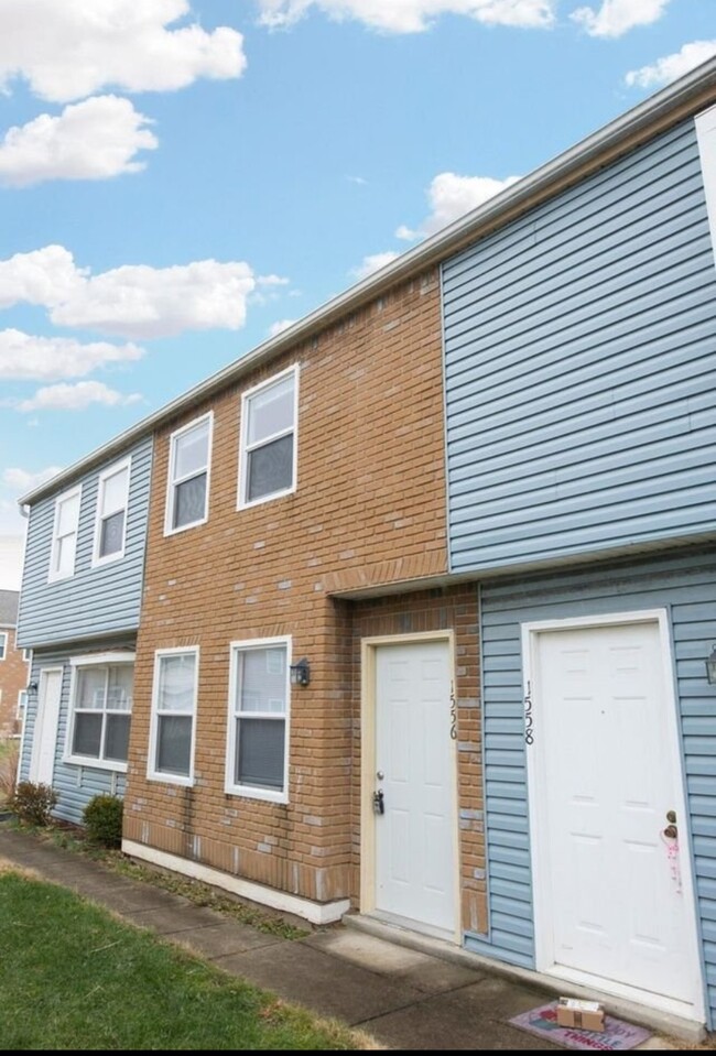 1560 Worthington Row Dr, Columbus, OH 43235