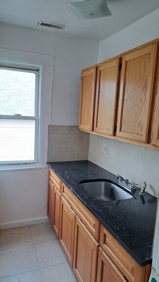 168 Lloyd St Unit 3rd floor, New Haven, CT 06513