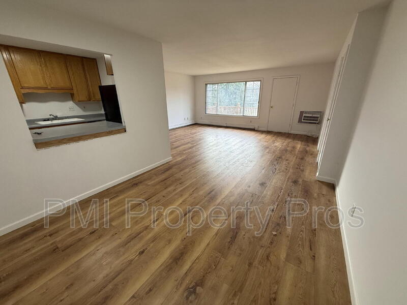 139 Heidel Rd unit 7, Thiensville, WI 53092 - photo 1