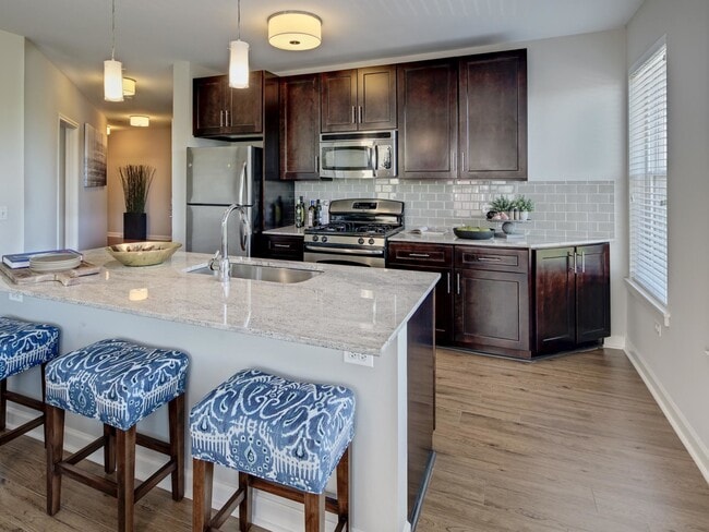 AMLI Evanston, Evanston, IL 60202 - photo 2