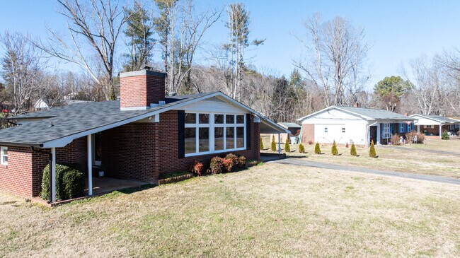 A row of homes in Lenoir, there are many home types in the area.