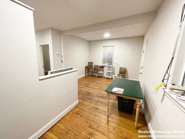 733 Parker St unit 733 Parker, Roxbury Crossing, MA 02120 - photo 4