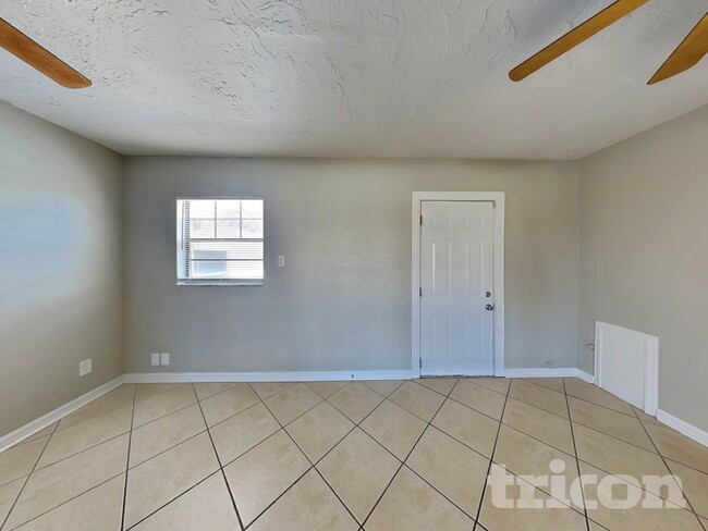 5601 N 16th St, Tampa, FL 33610 - photo 2