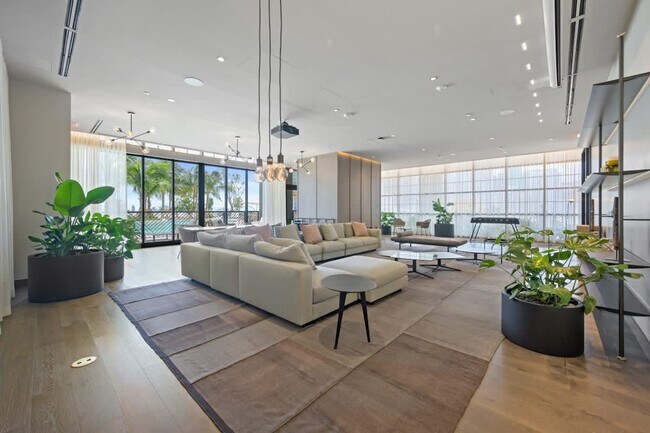 601 NE 1st Ave unit ID1289611P, Miami, FL 33132 - photo 2