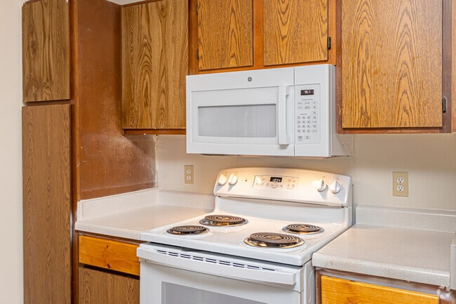 2BR, 2BA - 866SF