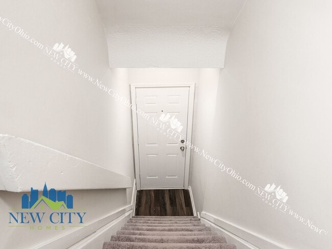 753 1 2-878-872 Sullivant Ave unit 878 1/2 (Front), Columbus, OH 43222 - photo 6