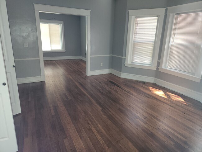 3916 Clark Ave unit 1st Level, Kansas City, MO 64111 - photo 5