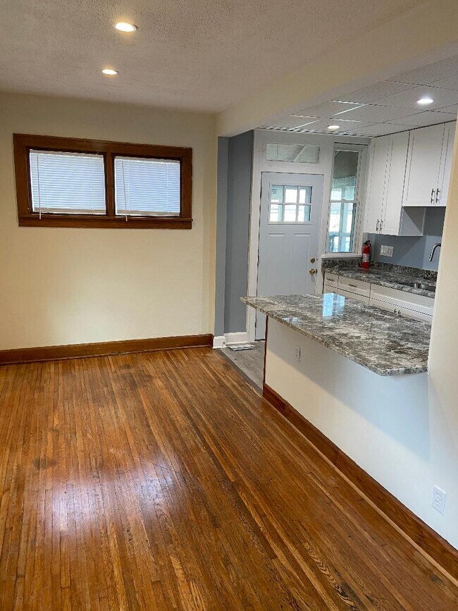 472 E Maynard Ave, Columbus, OH 43202 - photo 4