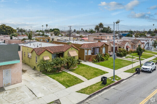 Mediteranean-style bungalows litter the streets of Chesterfield Square.