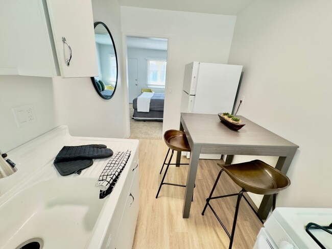 Overlook Point Apartments, San Diego, CA 92103 - photo 6