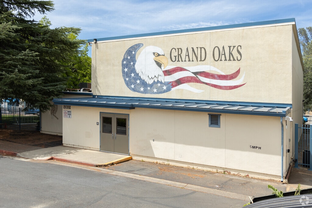 Grand Oaks Elementary School is located in Shasta Lake, California.j
