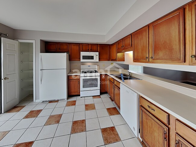 2402 Wild Cherry Ct, Aurora, IL 60506 - photo 3