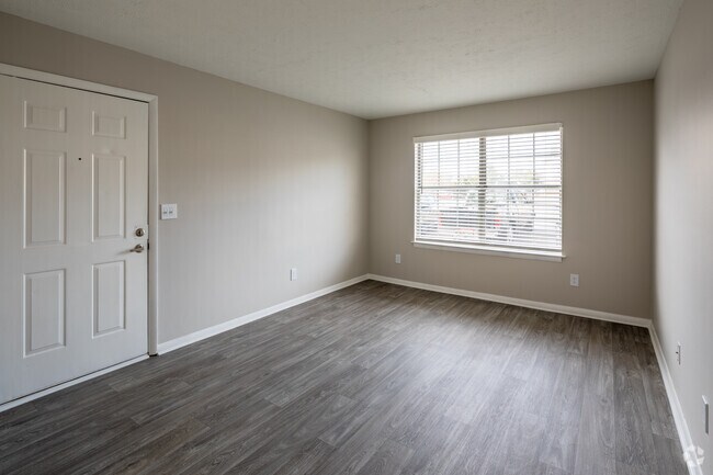1BR, 1BA - 610SF - The Wembley - Living Room