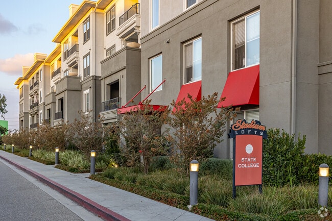Enjoy modern living with state of the art buildings in the Platinum Triangle neighborhood.