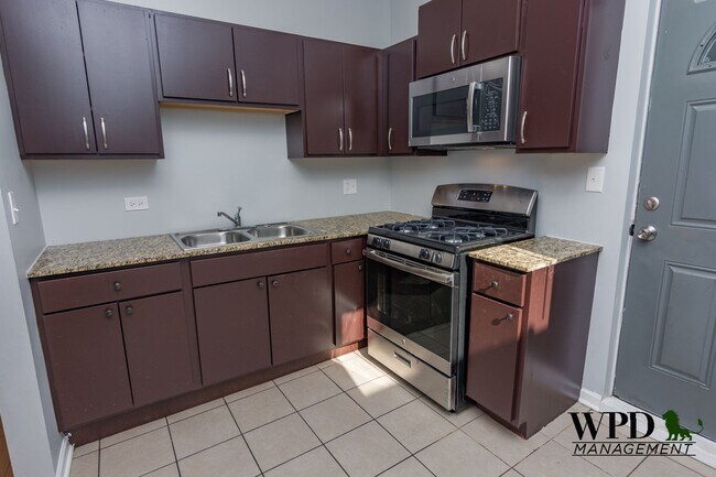 1649 W 78th St unit GW, Chicago, IL 60620 - photo 4