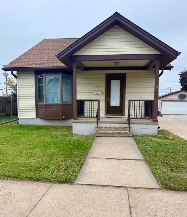 3203 Ave a, Council Bluffs, IA 51501