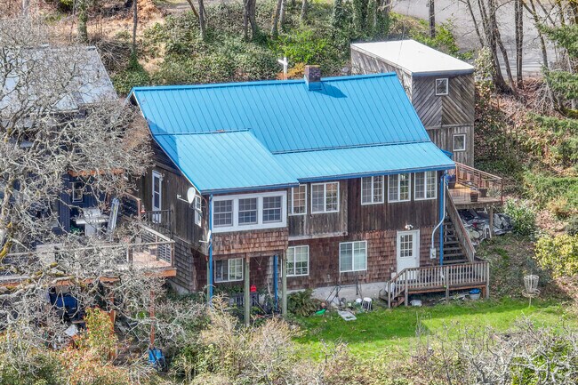 Cozy cottage with pine shingles tucked in the hillside of Linnton.