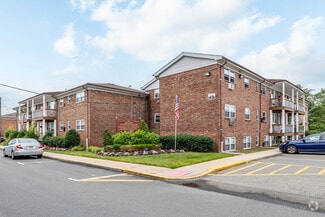 2 Dayton Dr, Edison, NJ 08820