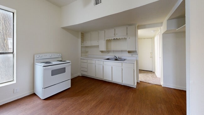 209 S 27th St, Temple, TX 76504 - photo 2