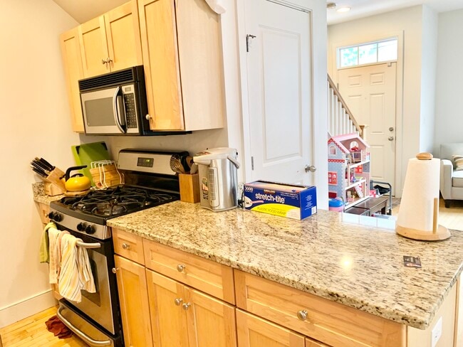 113 2nd St unit 109, Cambridge, MA 02141 - photo 3