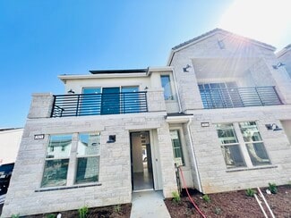 2821 E Tamarind Dr, Fresno, CA 93730