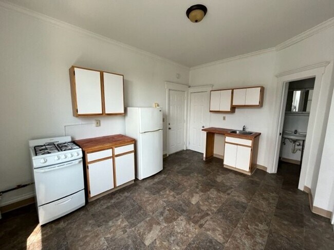 Camdon - 1 Bedroom - Central District - Vintage Charm, Seattle, WA 98122 - photo 5