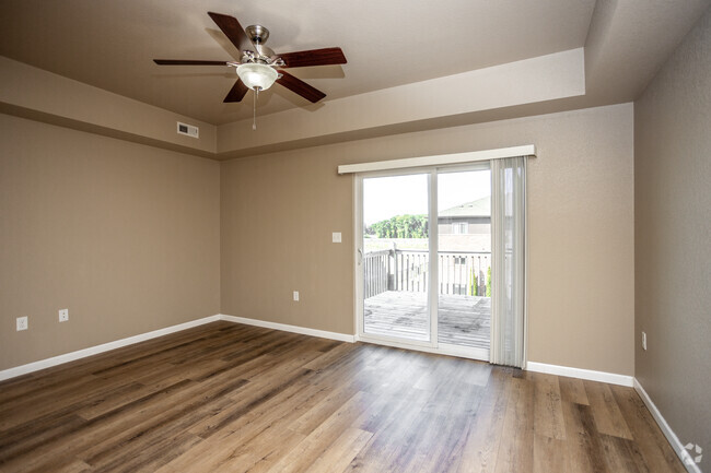 2BR, 2BA - 1,054 SF