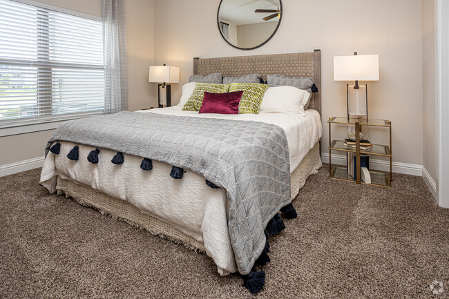2BR, 2BA - 1,043SF