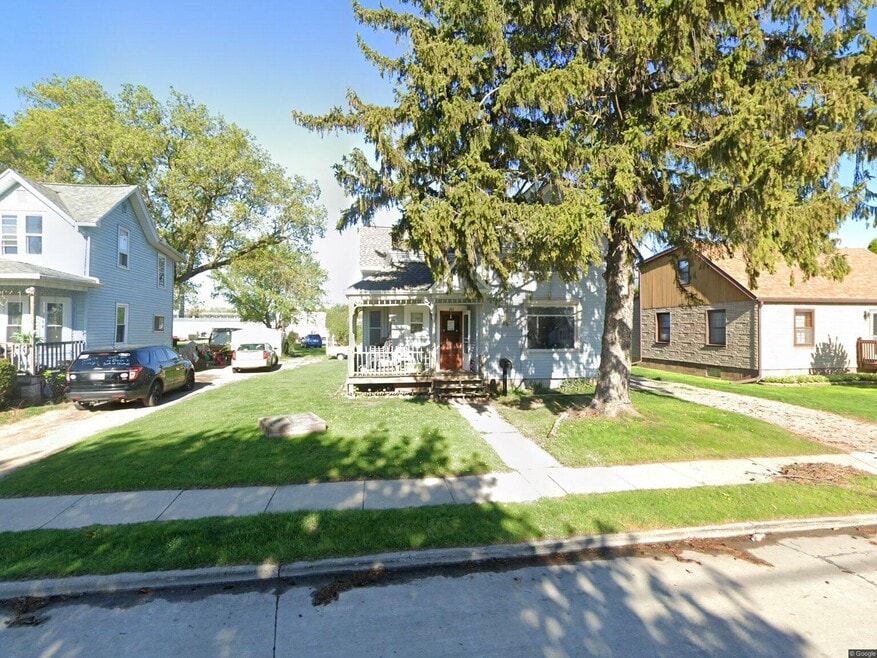384 S Hickory St, Fond Du Lac, WI 54935 - photo 1