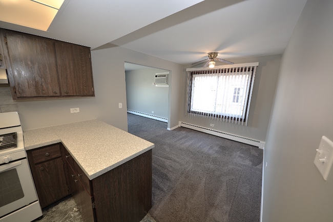9422 S 78th Ct unit 2S, Hickory Hills, IL 60457 - photo 5