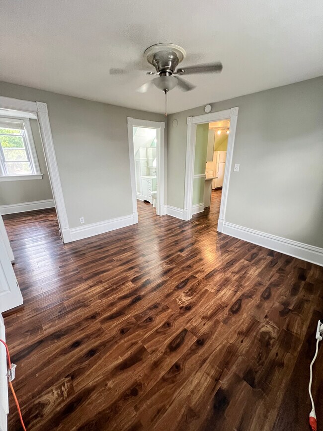 2048 S Layton Blvd Unit 2048A Upper, Milwaukee, WI 53215