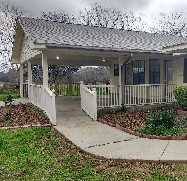 APT A FRONT PORCH
