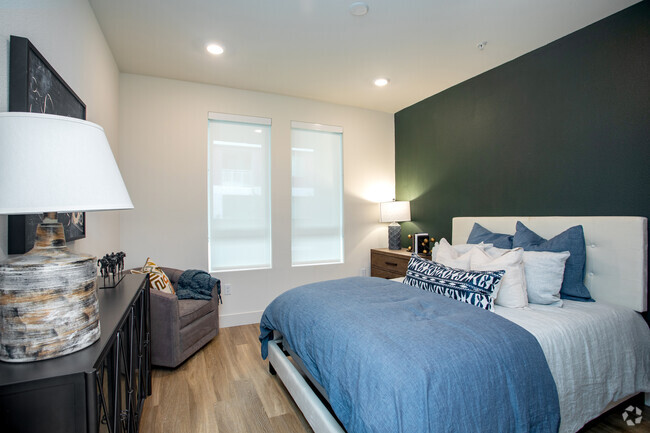 1BR, 1BA - 815SF