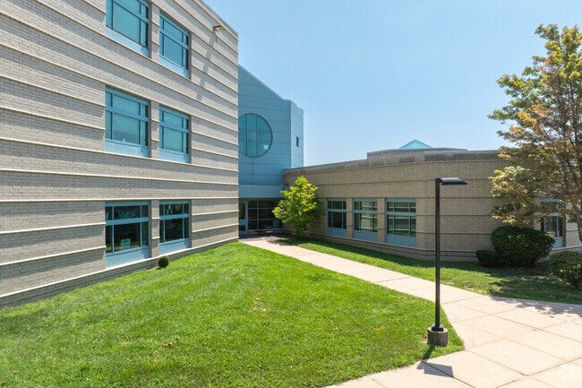11% of students of Compton-Drew Ilc Middle School are at least proficient in reading.