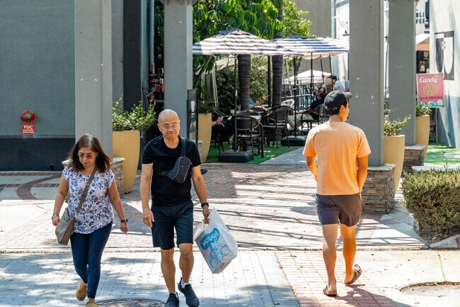 There is plenty of shopping to do around San Fernando Boulevard in Downtown Burbank.
