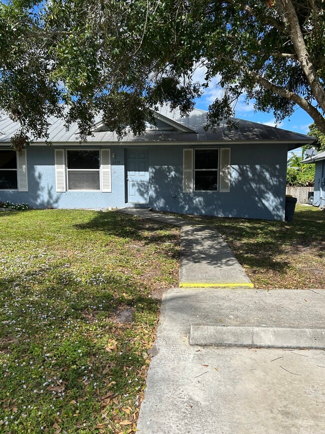 2677 SE Delmar St unit 2677 SE Delmar St, Stuart, FL 34997 - photo 3