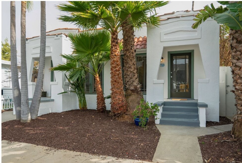 908 Victoria Ave. VENICE CA 90291