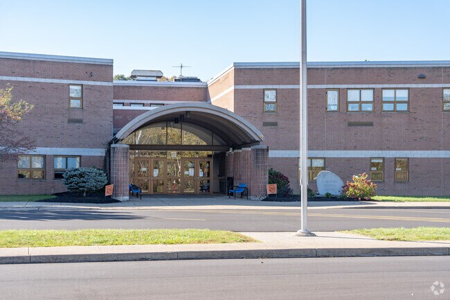 Gowanda Middle School has a student teacher ratio of 9 to 1.