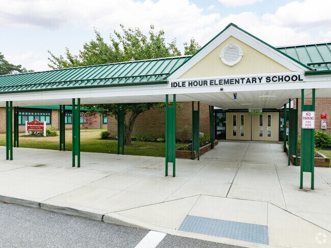 Idle Hour Elementary School main entrance.