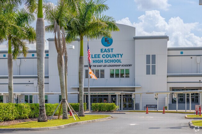 East Lee County High School near Alabama offers the Cambridge International program.