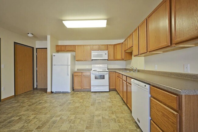 Paramount at the Bluffs Apartments, Minot, ND 58701 - photo 3