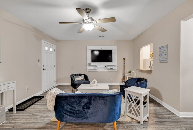 403 71st Ave N unit 11 Stay 12mos plus, Myrtle Beach, SC 29572 - photo 4