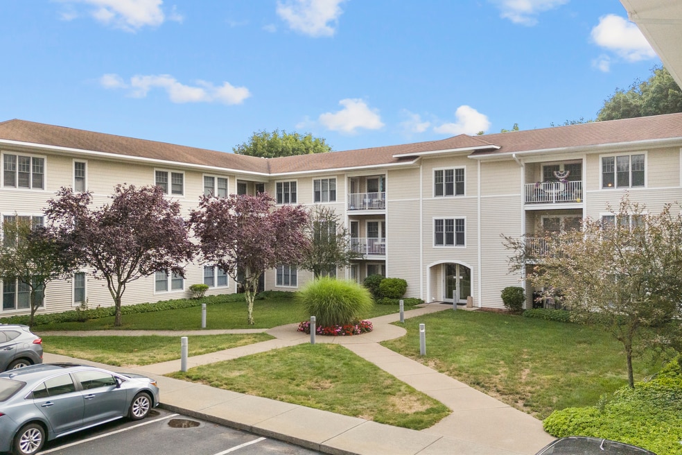Bay Point Apartments, Niantic, CT 06357 - photo 1
